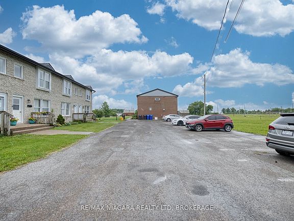 2nd image of 252 Bertie St #1