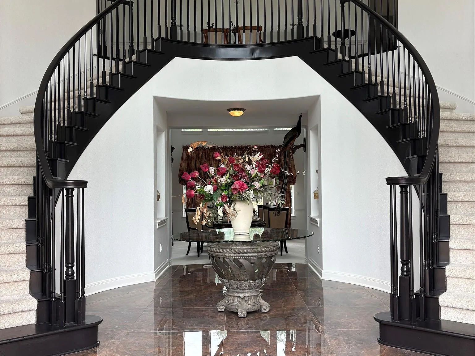 5 bed, 4.5 bath, 5069 sqft, $6,300 — Photo 3