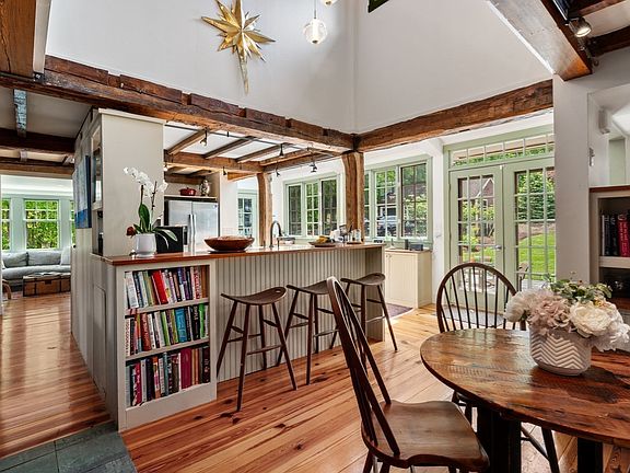 5th image of 391 Dedham St