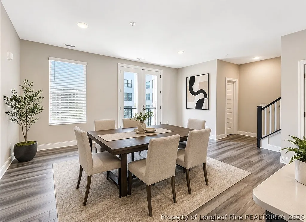 3 bed, 2.5 bath, 2524 sqft, $2,990 — Photo 3