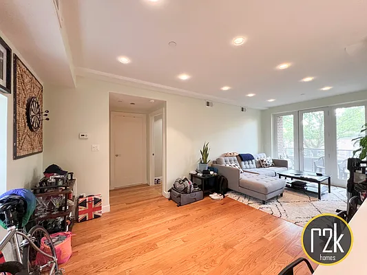 Rented by Realty 2000 Corp | media 4