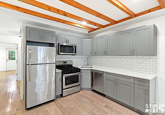 3rd image of 754A Willoughby Ave #1F