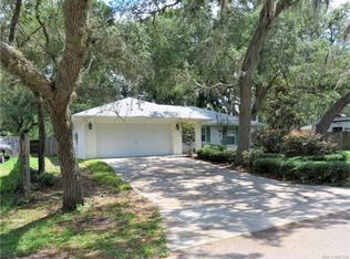 10077 E Lake Estates Dr, Inverness, FL 34450