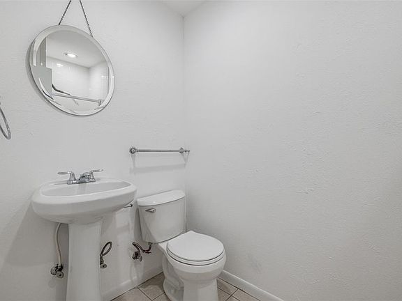 4th image of 612 Norwood Dr