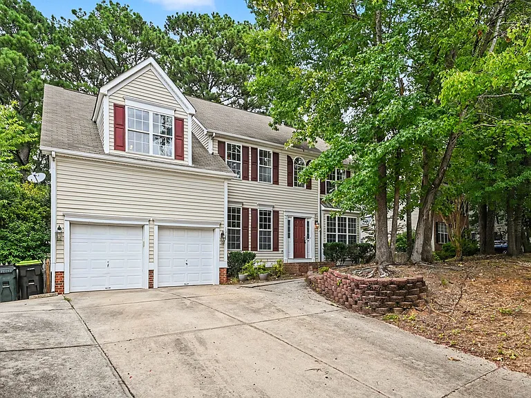 1203 Fairfax Woods Dr — Photo 2