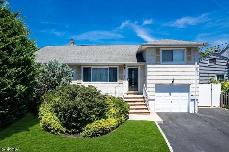 1st image of 44 Lorrie Ln