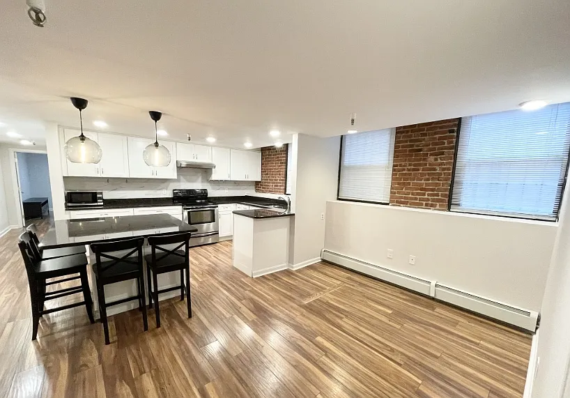 4 bed, 1370 sqft, $8,000 — Photo 2