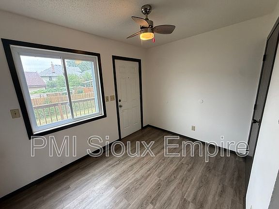 5th image of 612 E 6th St