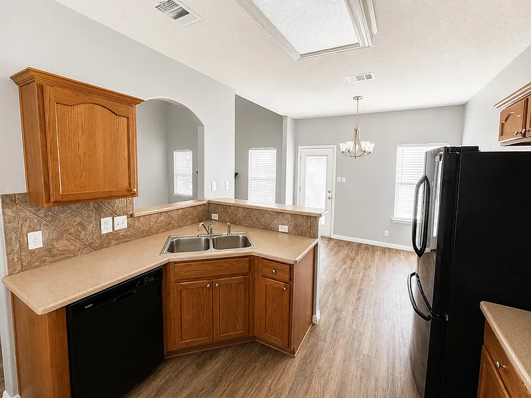 101 Kathryn Cv — Photo 6