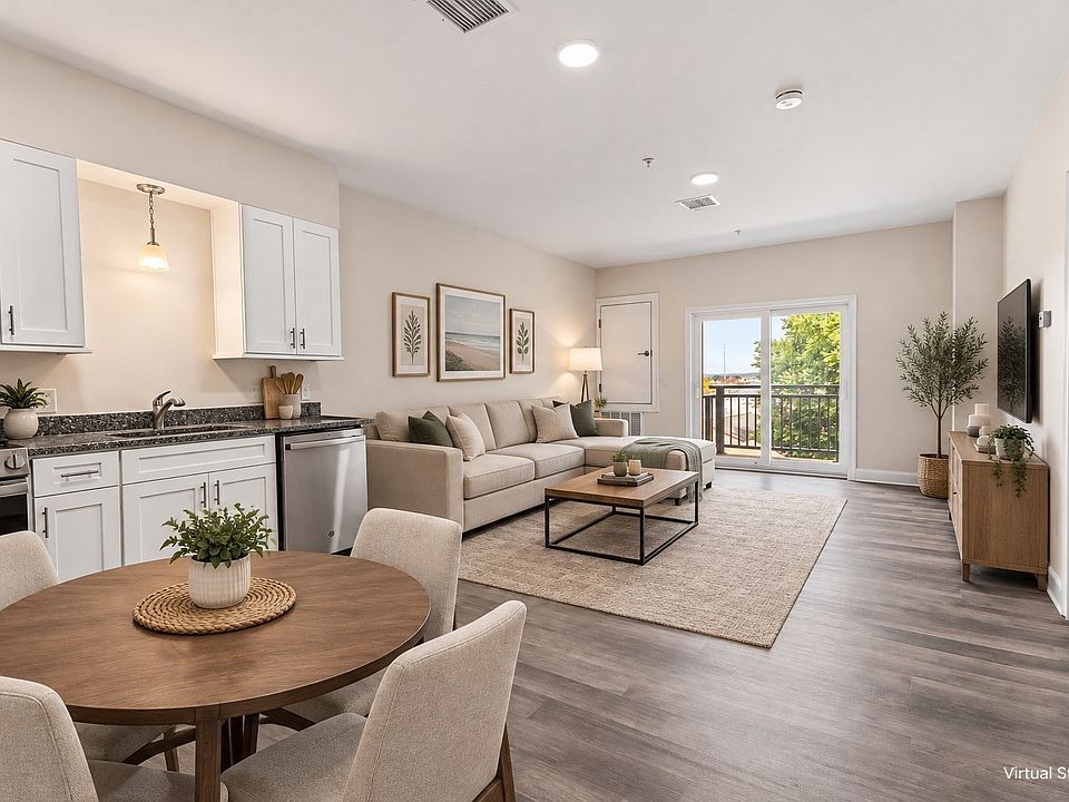 1st image of 10 Franklin Ave APT 203
