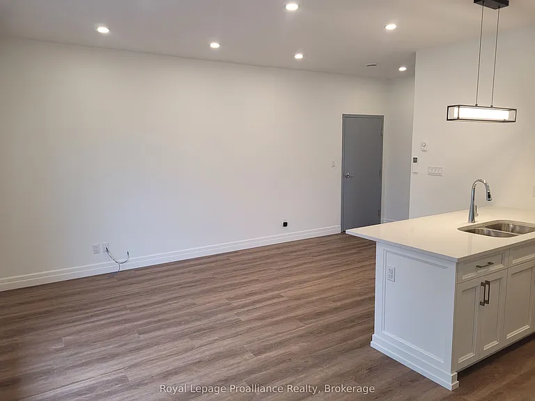 15 Bay St #4 — Photo 15