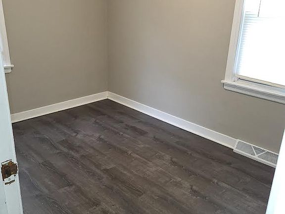 4th image of 3158 N Parkway St
