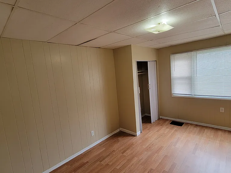 1332 W Lee St — Photo 4
