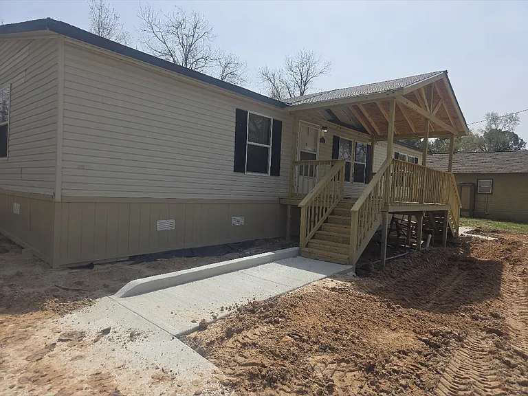 125 Greenfield — Photo 2