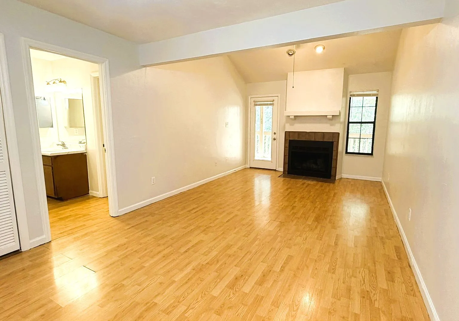 Fabulous 2/2 W/ Fireplace, Deck, Washer/Dryer, & Community Pool! $1200/Month Avail Now! — Photo 3