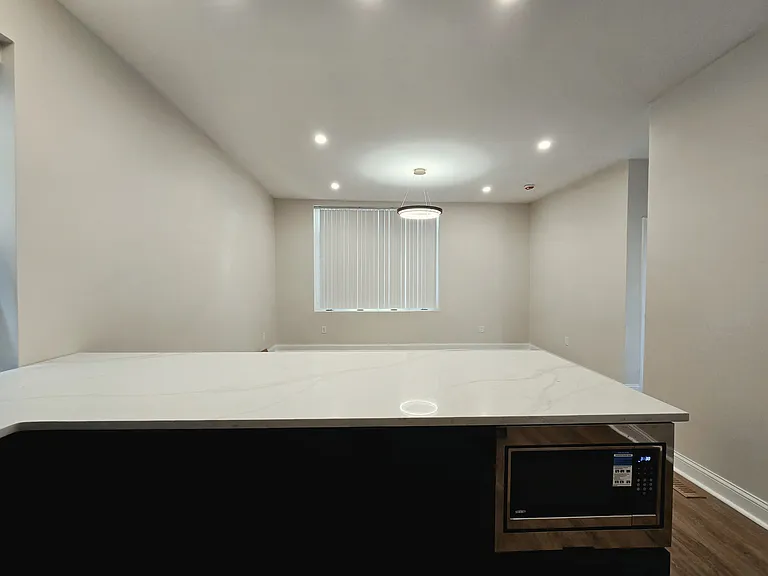 1009 S Claremont Ave #1 — Photo 4