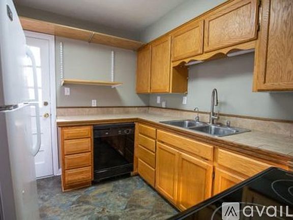 3rd image of 518 E Emerald Ave