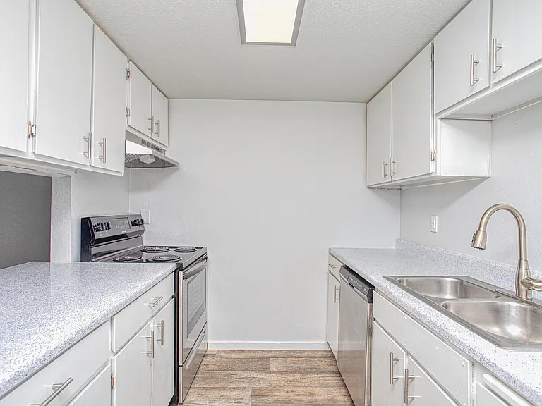 View Ridge Park Villa — Photo 8