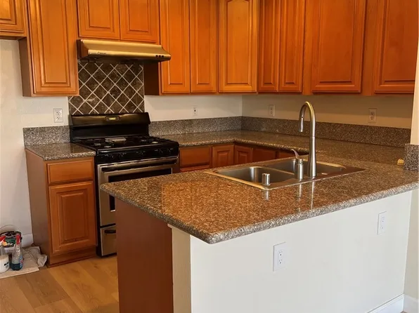 17888 Alburtis Ave APT B213, Artesia, CA 90701