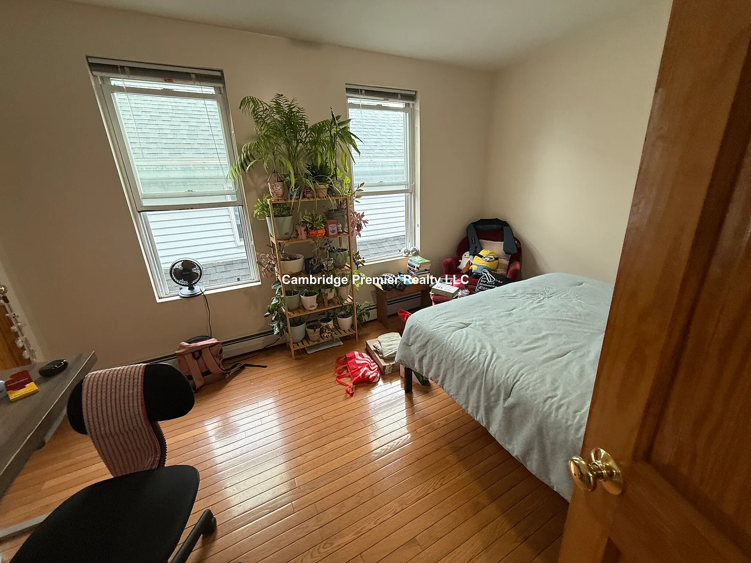 3 bed, 9999 sqft, $4,400 — Photo 2