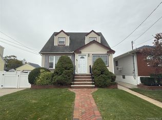 46 Copiague St #2, Valley Stream, NY 11580