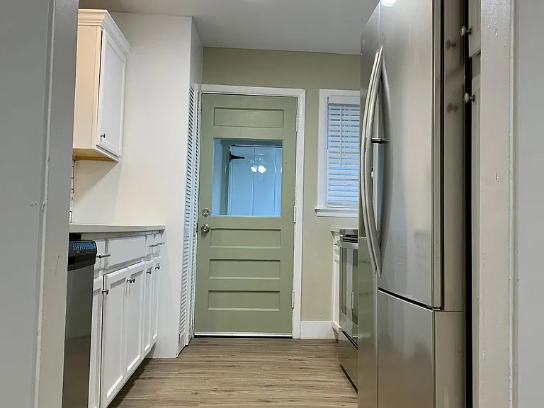 2022 NW 24th St #2022 — Photo 3