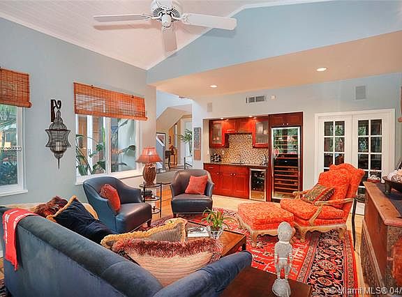 4th image of 3553 Royal Palm Ave