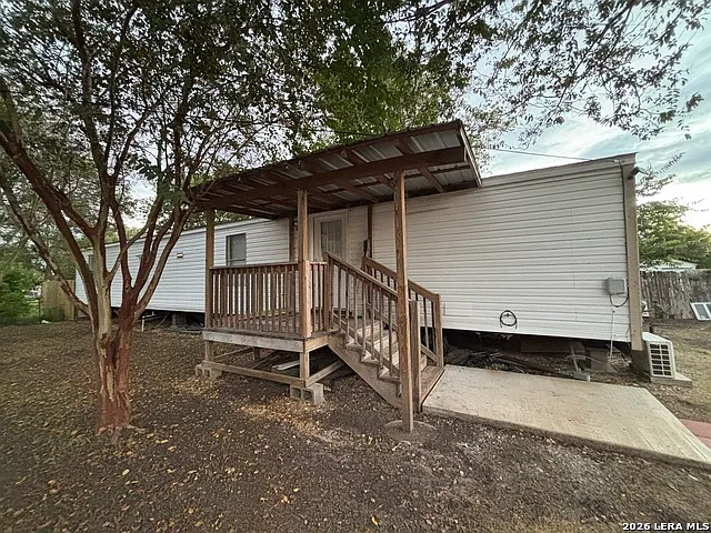 230 Country Ln