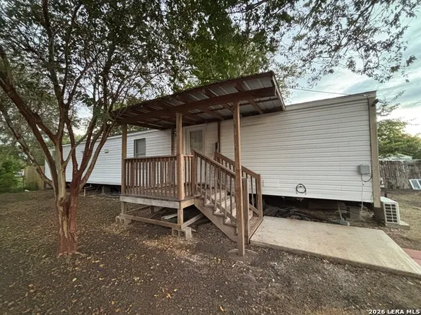 230 Country Ln, Cibolo, TX 78108