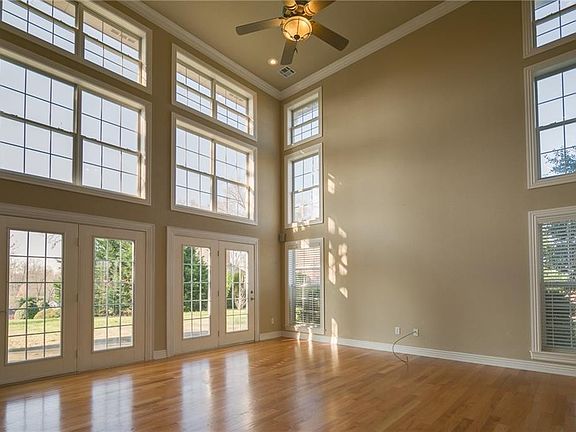 5th image of 907 NW Princeton Sq
