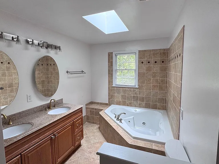 7001 Longwood Dr — Photo 14