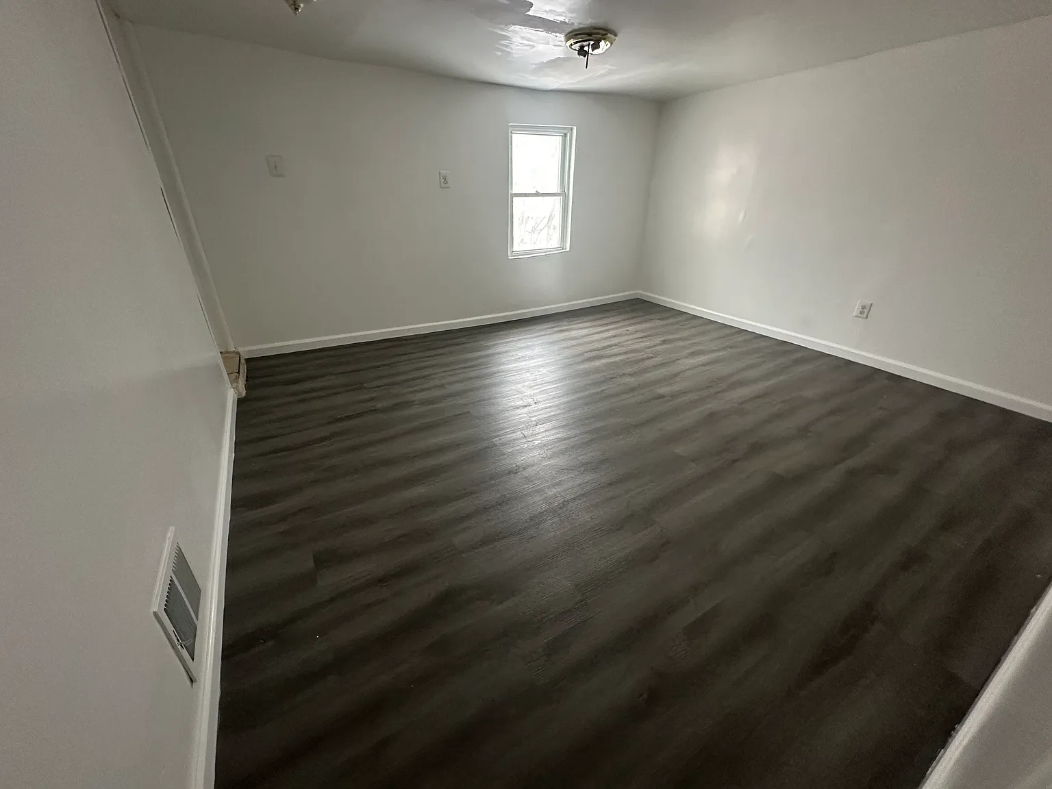 3 bed, $1,250 — Photo 4