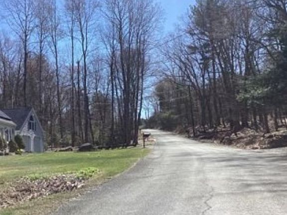 Exterior Neighborhood (street photo)