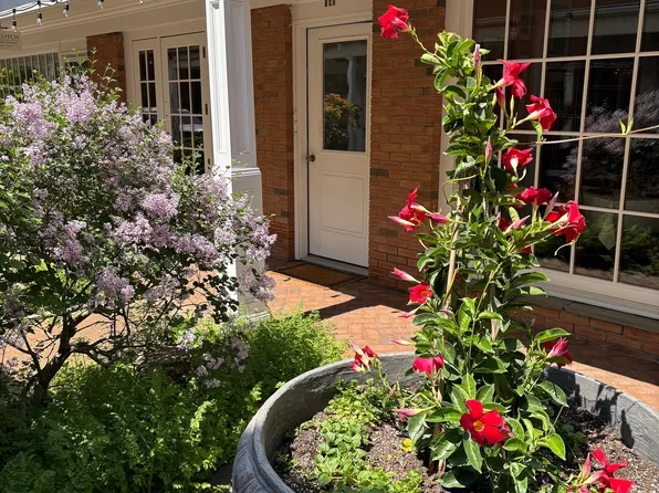 76B Westchester Ave, Pound Ridge, NY 10576