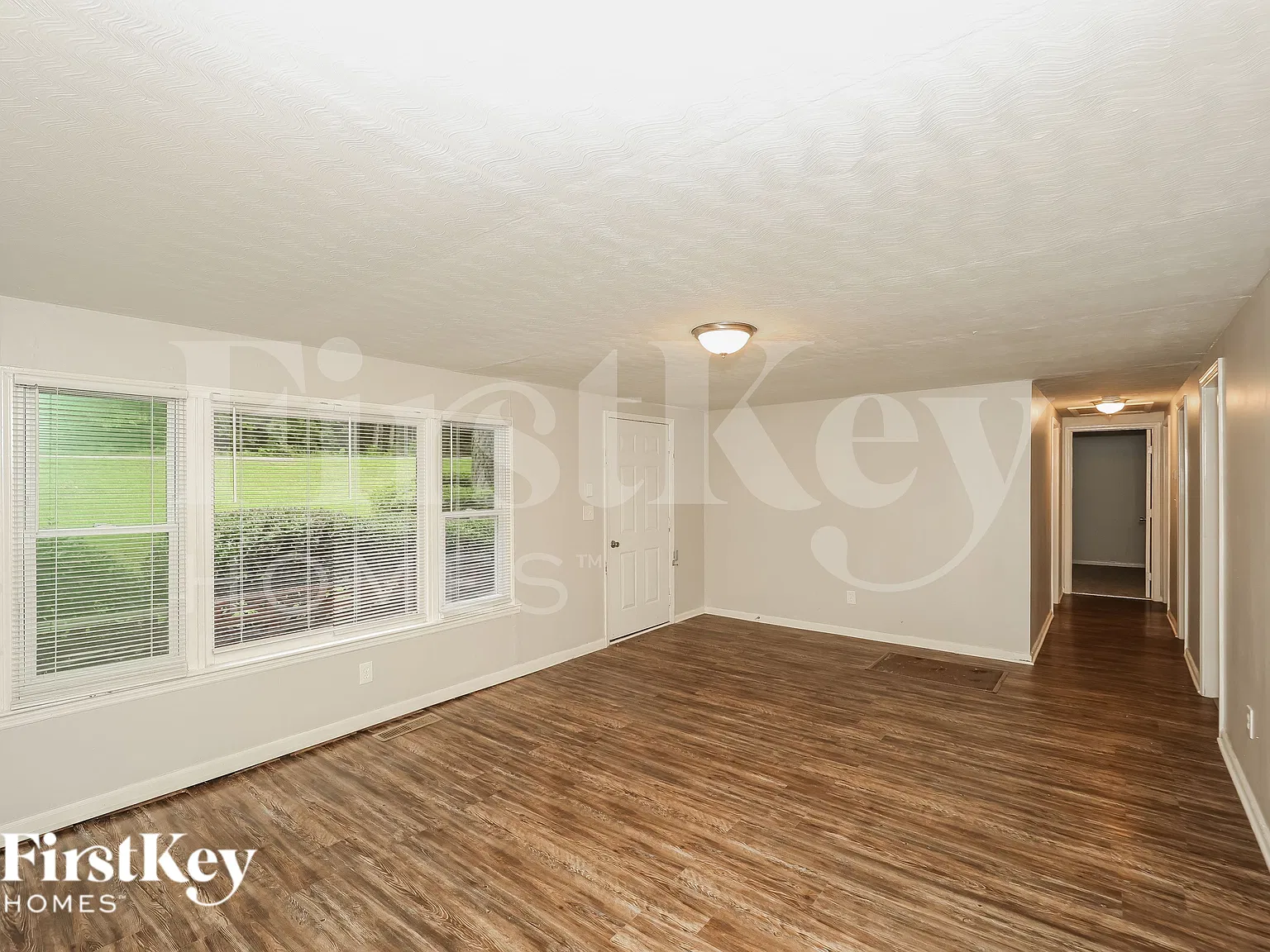 3 bed, 1.0 bath, 1368 sqft, $1,920 — Photo 4