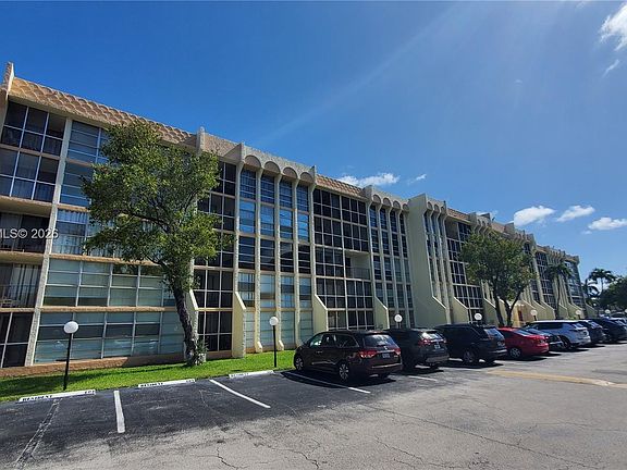 3rd image of 801 Three Islands Blvd APT 109