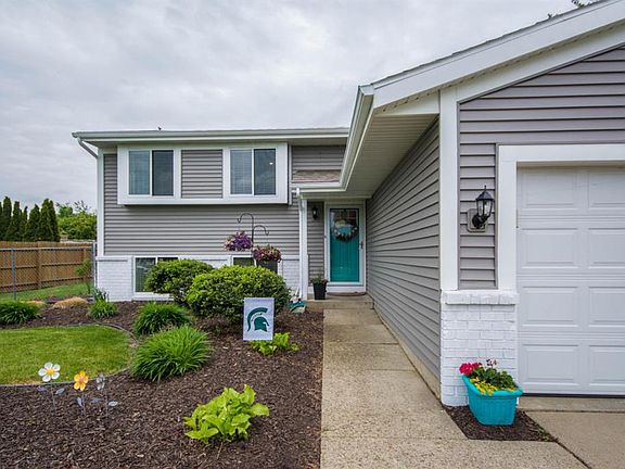 3rd image of 5888 Brookfarm Dr SE