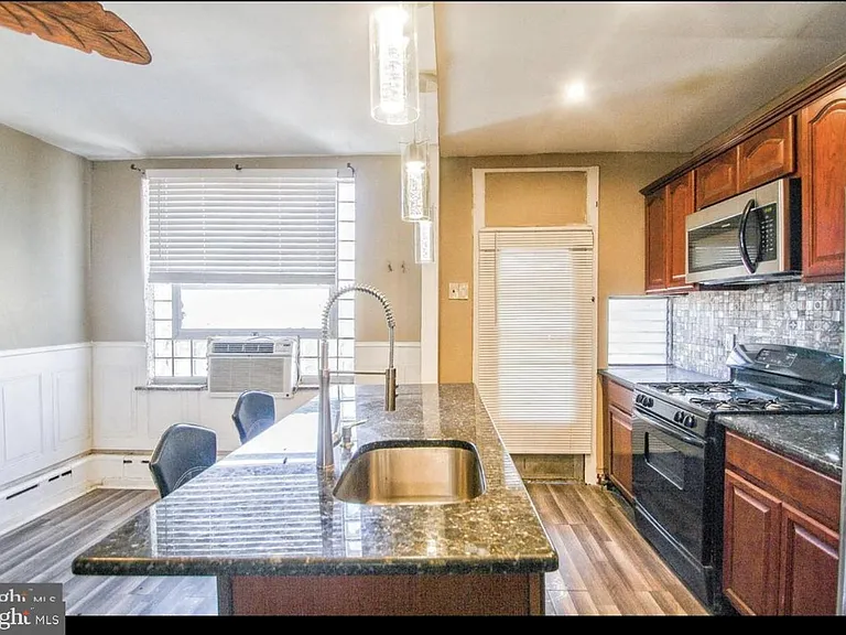 6323 Chester Ave — Photo 2
