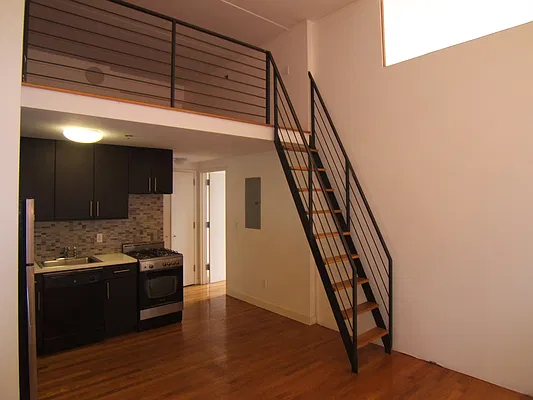 Rented by Joel Weisz, LREB | media 28