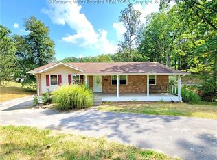 100 Forest Ln, Oak Hill, WV 25901