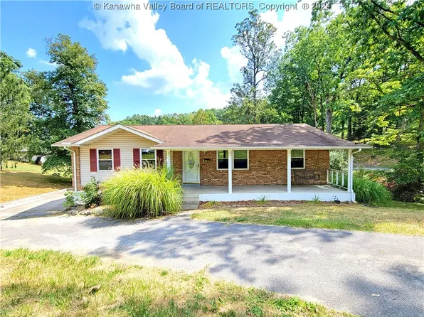 100 Forest Ln, Oak Hill, WV 25901