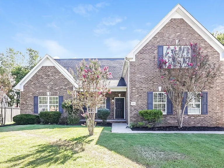 1811 Potters Ct — Photo 1