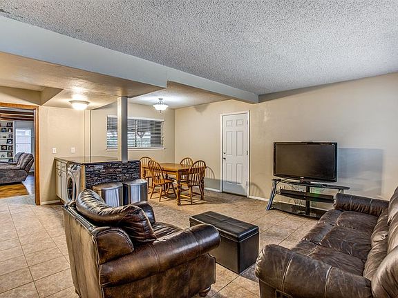 3rd image of 1114 Sproles Dr