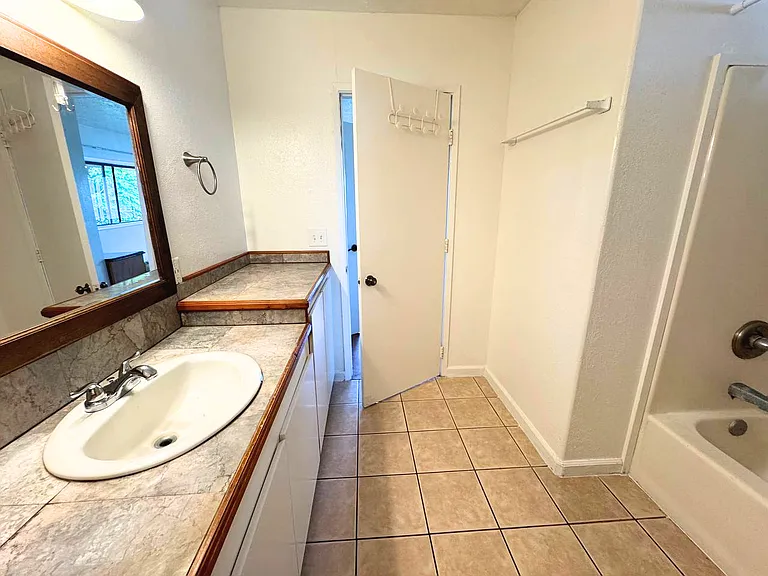 2057 Kinoole St #4 — Photo 7