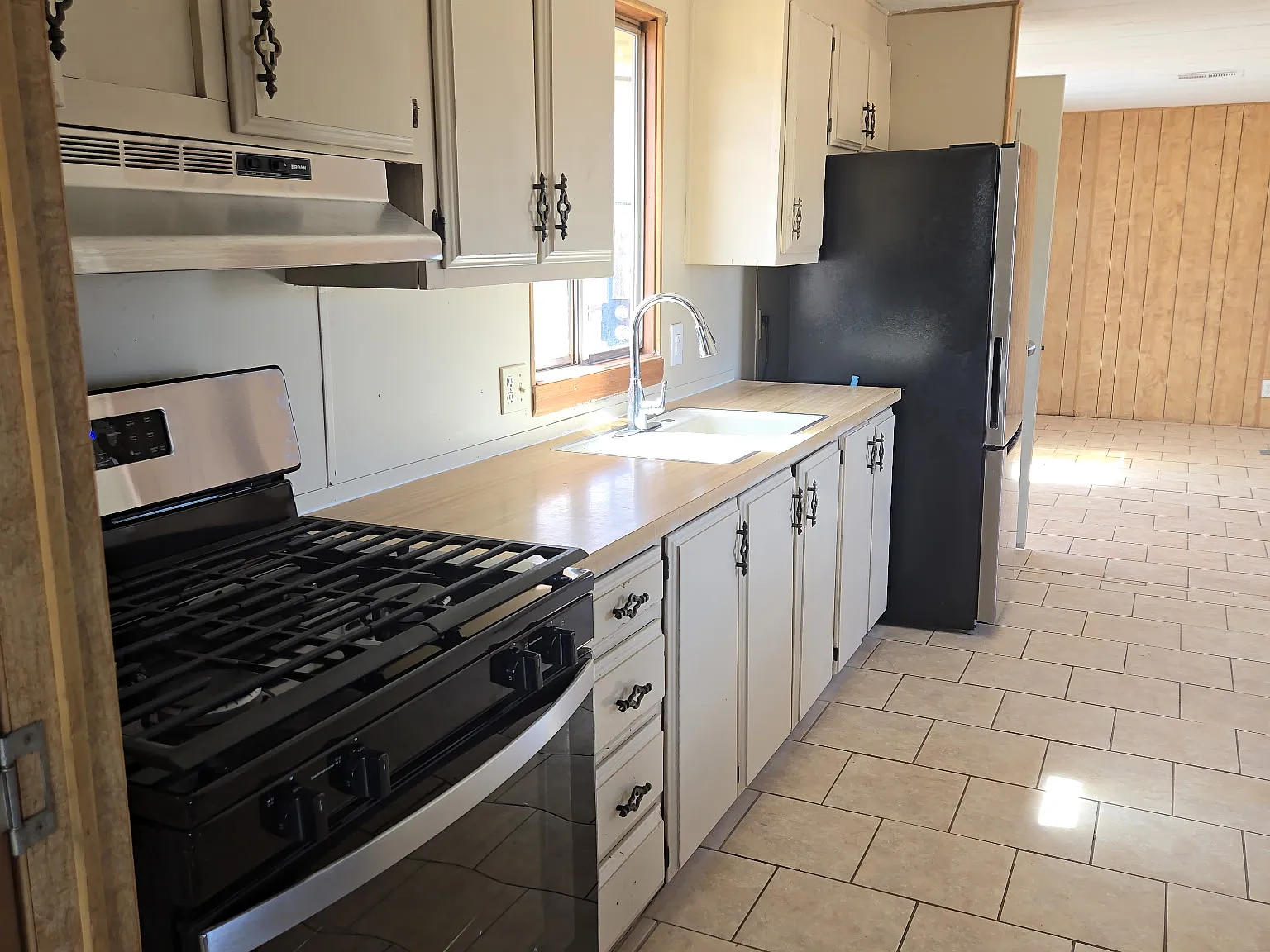 2 bed, $1,100 — Photo 3