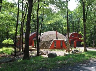 8615 E Nottingham Dr, Kunkletown, PA 18058