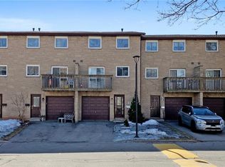 1155 Paramount Dr #43, Hamilton, ON L8J2N3