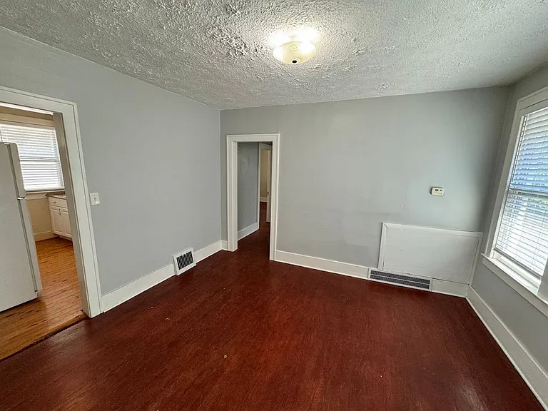 D035 - E Chesterfield 143 — Photo 6