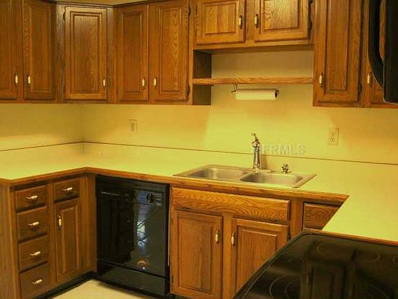 3rd image of 816 W Lowry Ln