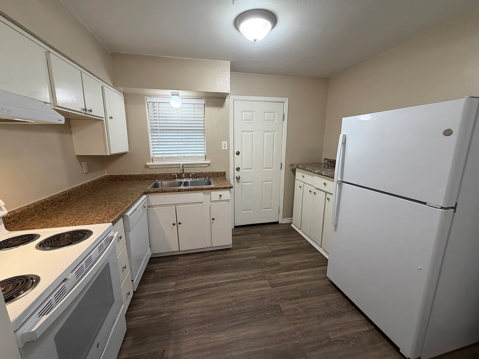 2 bed, 800 sqft, $1,499 — Photo 4
